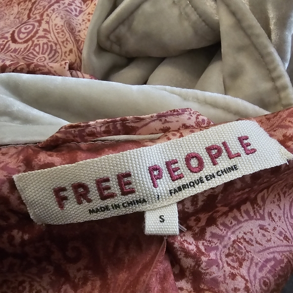 Free People Bella Donna Velvet Duster Tiered Silky Print Lining Stone Lt. Green - Picture 7 of 8